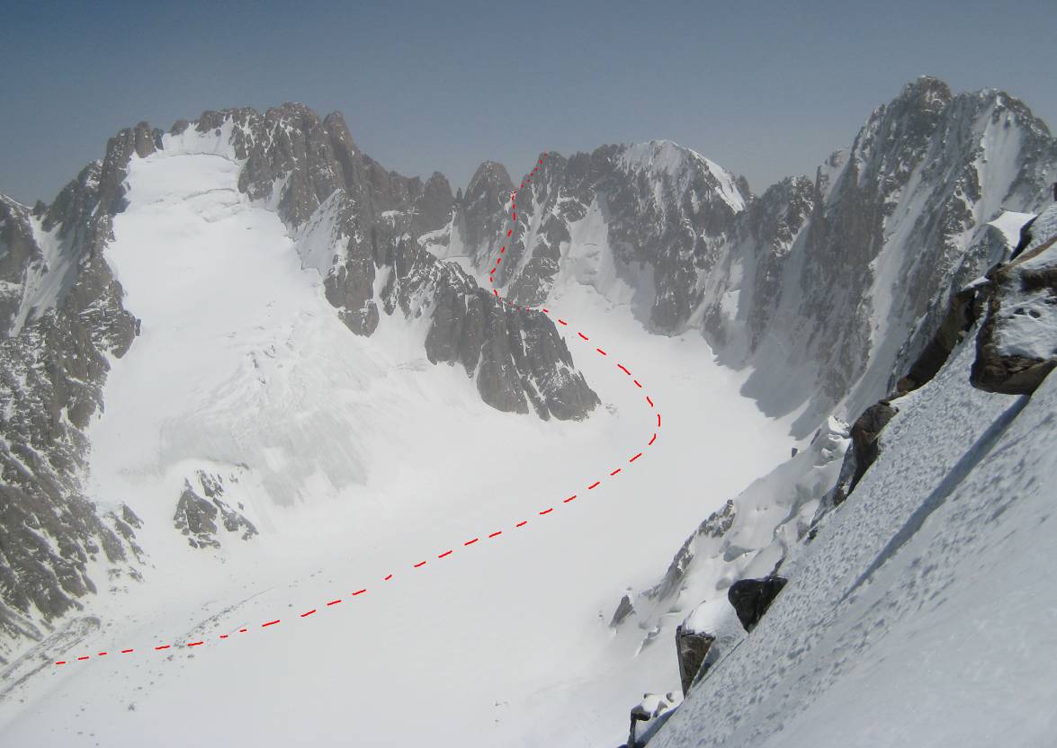  Общий вид маршрута пик Байлян – Баши 4700 метров, 4 Б к.тр. Фото с пика Теке - Тор, сделана 9.05.2008 года